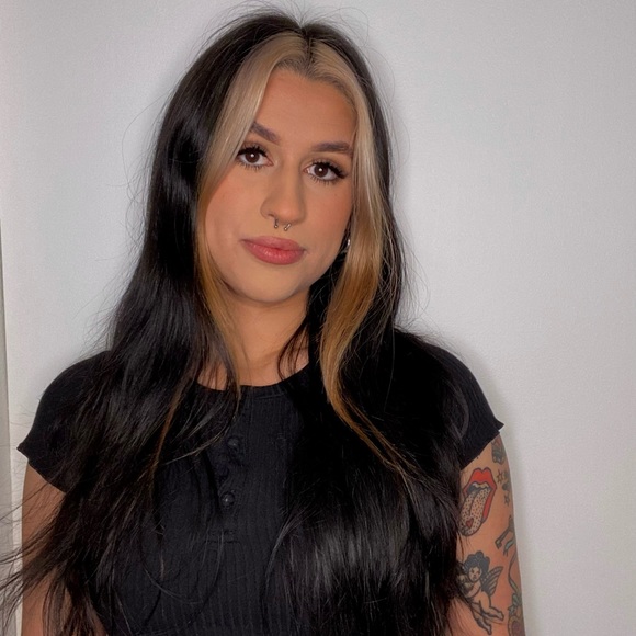 Meet your Posher, Gabi - Picture 3 of 3